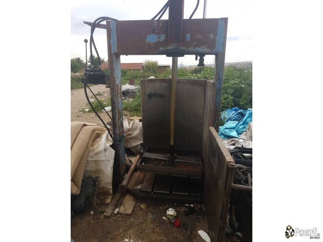 Преса за пластични шишиња