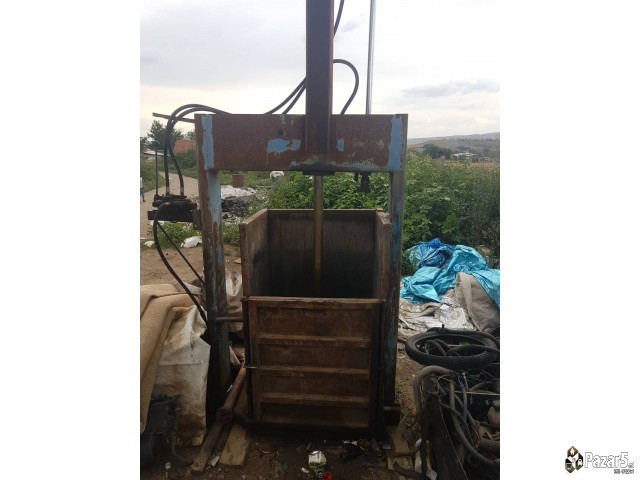 Преса за пластични шишиња