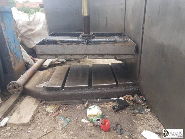 Преса за пластични шишиња