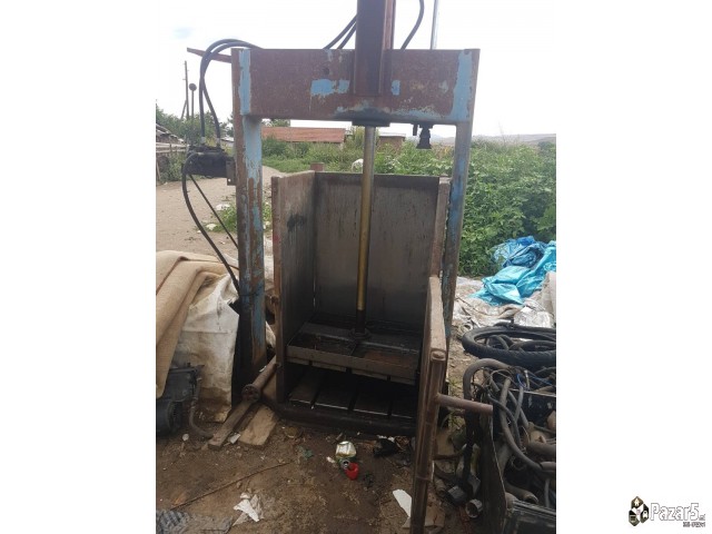 Преса за пластични шишиња