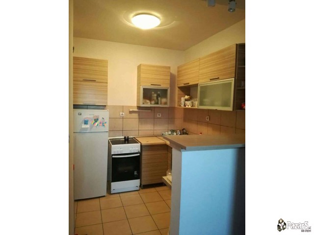 Се издава трособен стан во реонски центар Аеродром