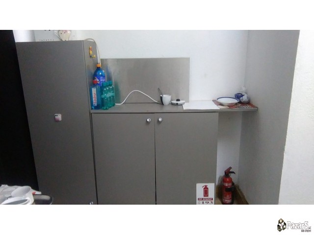 Prodavam Oprema Za Frizerski Salon