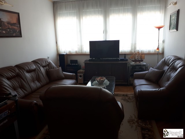 Se Prodava Garnitura Za Dneven Prestoj