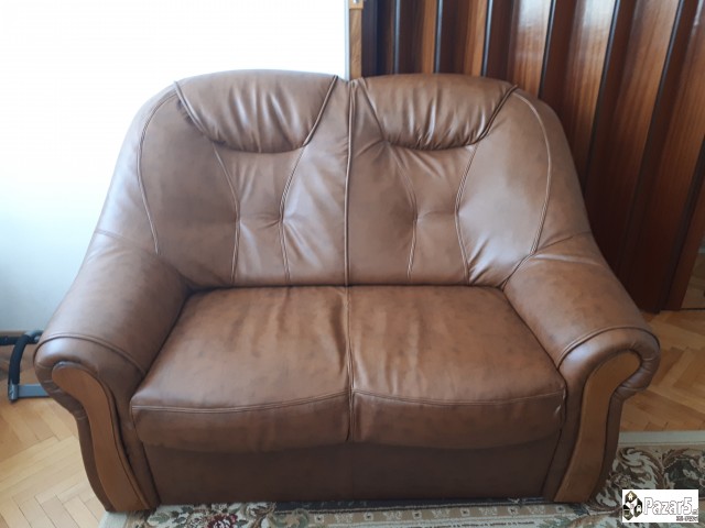 Se Prodava Garnitura Za Dneven Prestoj