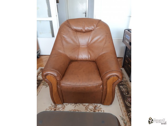 Se Prodava Garnitura Za Dneven Prestoj