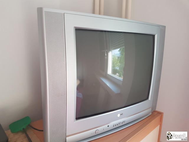 Продавам телевизор Lg екран 55 см.