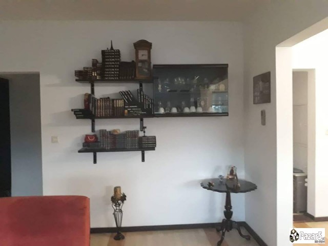 Prodavam Pokuknina Poradi Selidba