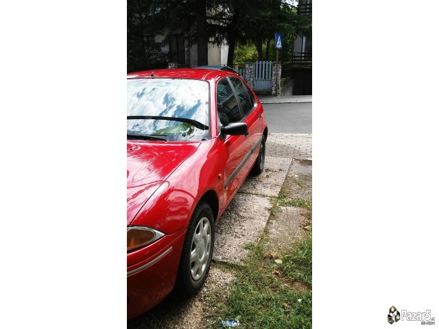 Продавам Rover 200