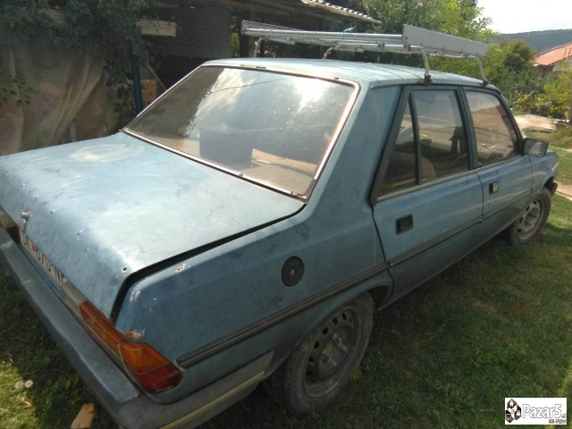 Prodavam Peugeot 305