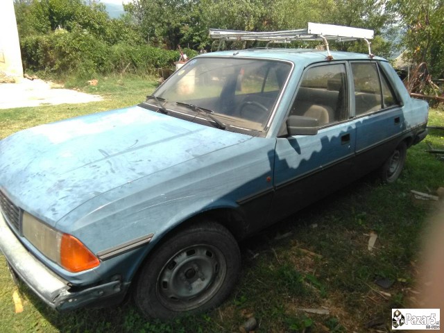 Prodavam Peugeot 305