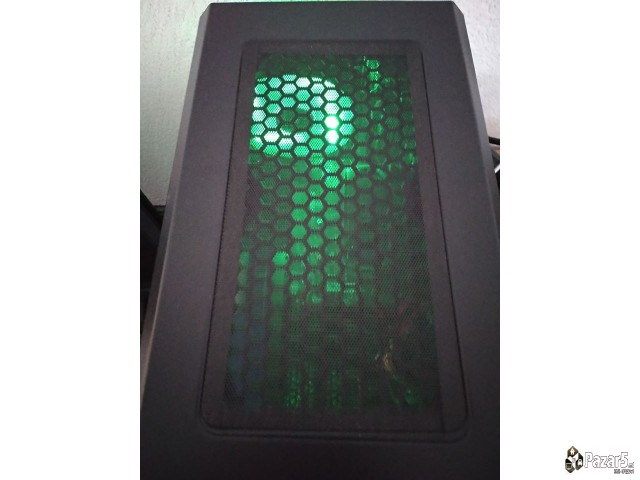 Se Prodava Pc Desktop (8gb Ram + Ssd)