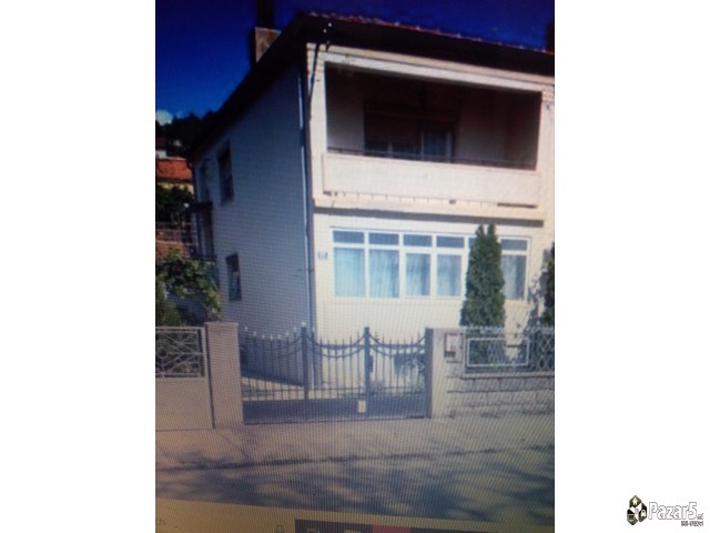 Продавам куќа