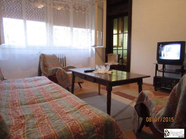 Издавам двособен стан во Автокоманда