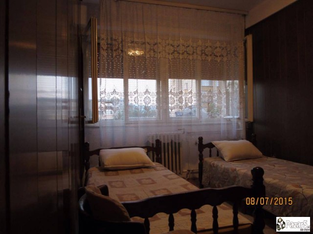 Издавам двособен стан во Автокоманда