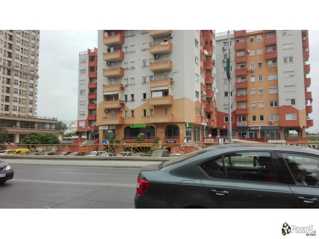 Продавам деловен простор 10 м2 во К.Вода Зградата 