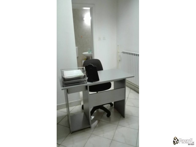 Продавам деловен простор 10 м2 во К.Вода Зградата 