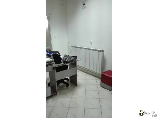 Продавам деловен простор 10 м2 во К.Вода Зградата 