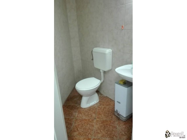 Продавам деловен простор 10 м2 во К.Вода Зградата 