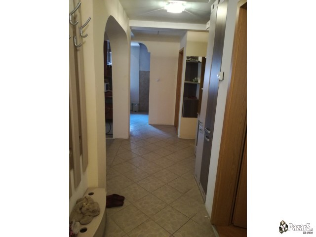 продавам издава куќа