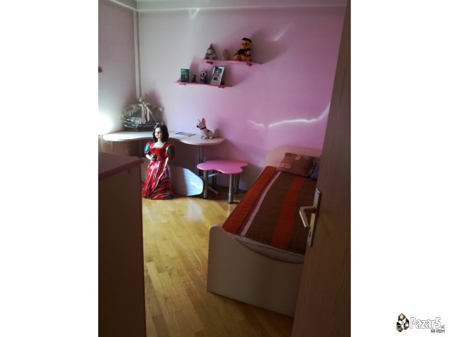 продавам издава куќа