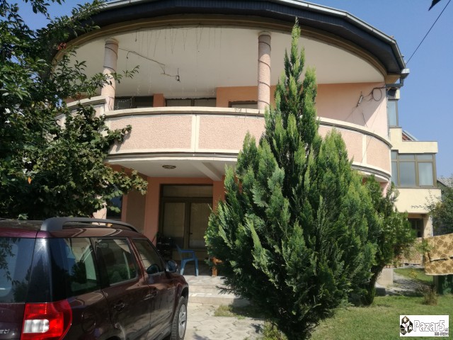 продавам издава куќа