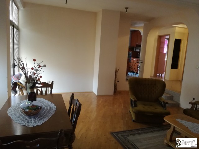 продавам издава куќа