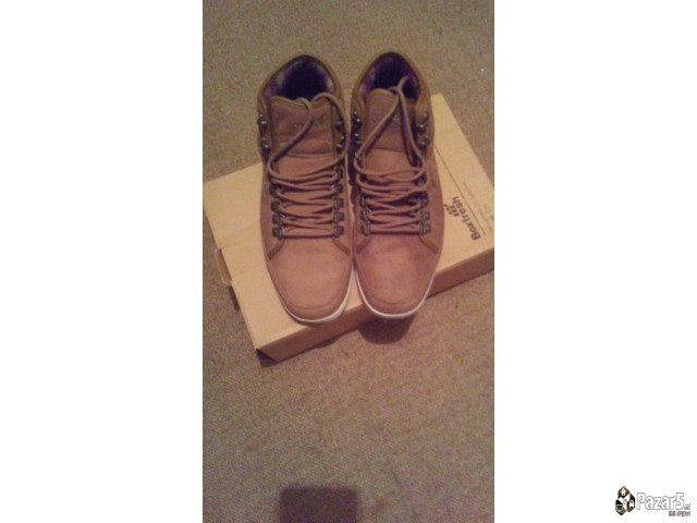 Продавам нови патики Boxfresh