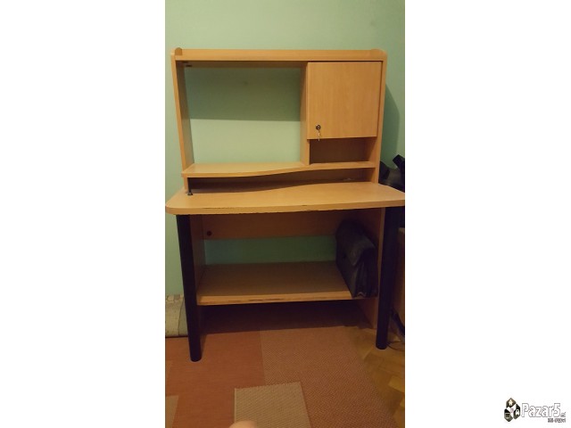 Продавам биро