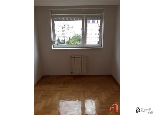 Izdavam Trosoben Stan + Garsonjera Aerodrom