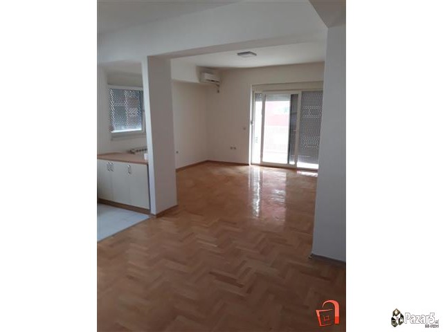 Izdavam Trosoben Stan + Garsonjera Aerodrom