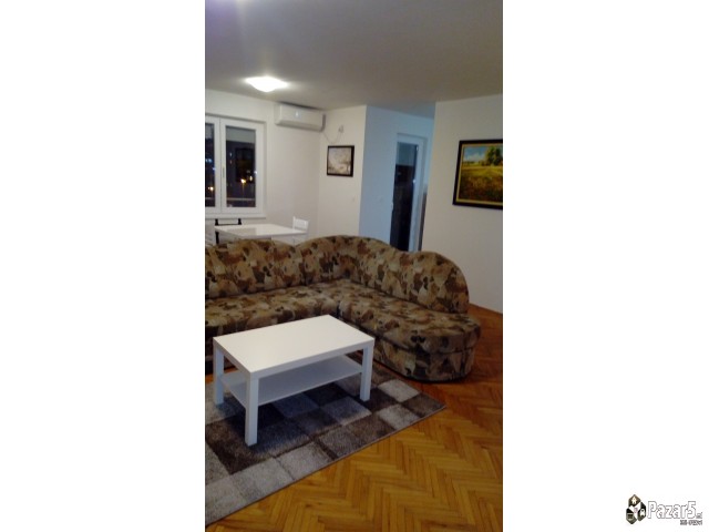 Izdavam Stan 65m2, Reonski Centar Aerodrom  