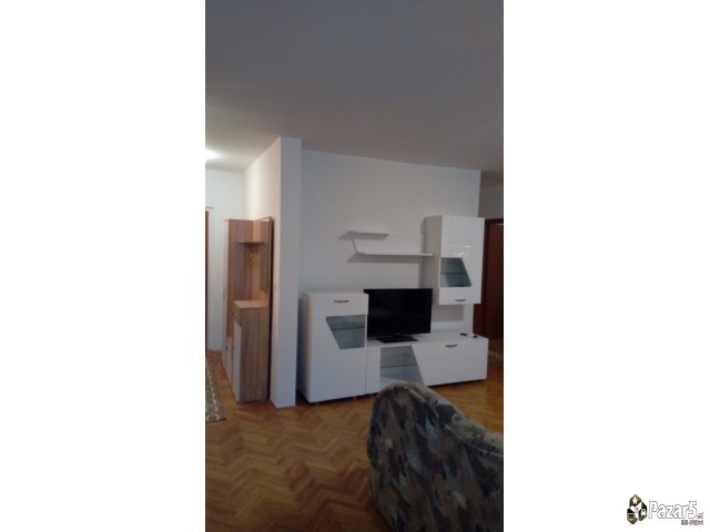 Izdavam Stan 65m2, Reonski Centar Aerodrom  