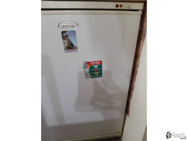 Продавам мал замрзнувач