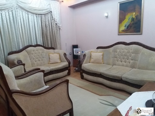 Се продават тросет двосет и 2 фотелии