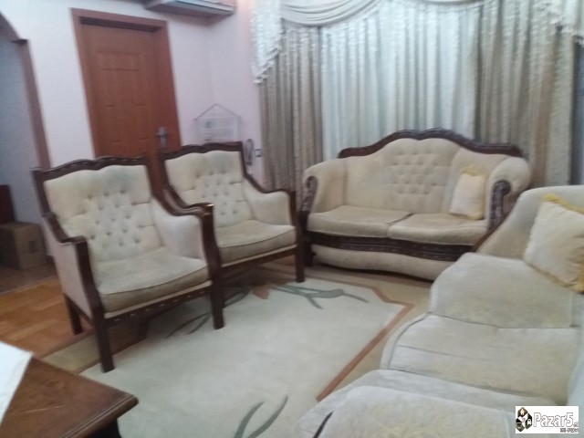 Се продават тросет двосет и 2 фотелии