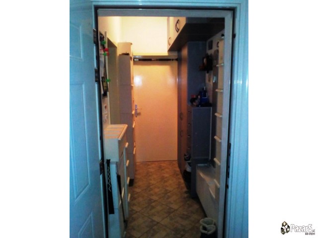 Prodavam Trosoben Stan(banese)51m2 Na Dzon Kenedi.