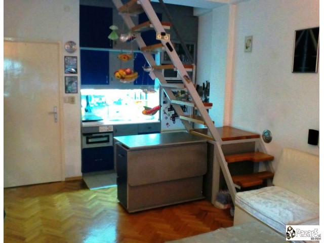 Prodavam Trosoben Stan(banese)51m2 Na Dzon Kenedi.