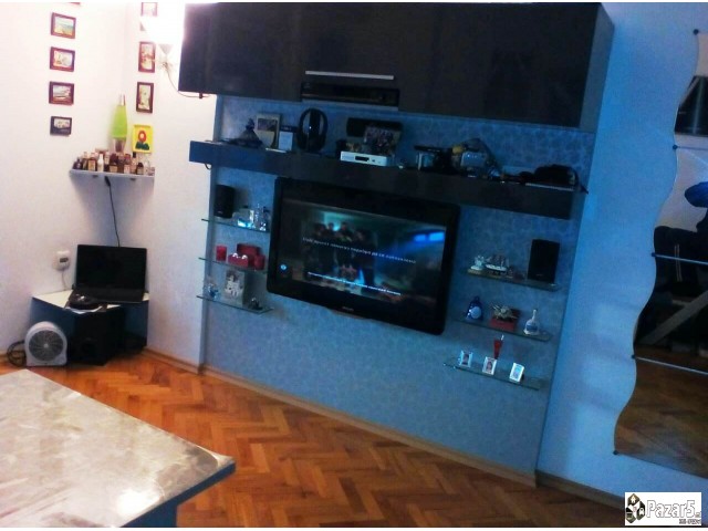 Prodavam Trosoben Stan(banese)51m2 Na Dzon Kenedi.