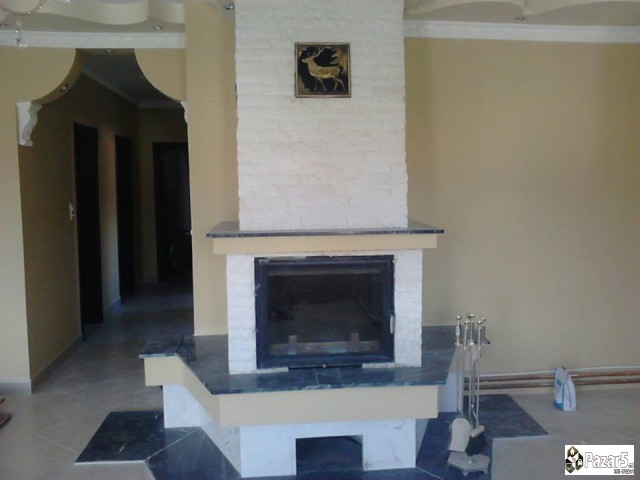 БУЊА ОД ПРИРОДЕН ДЕКОРАТИВЕН КАМЕН,МЕРМЕР И ТРАВЕР