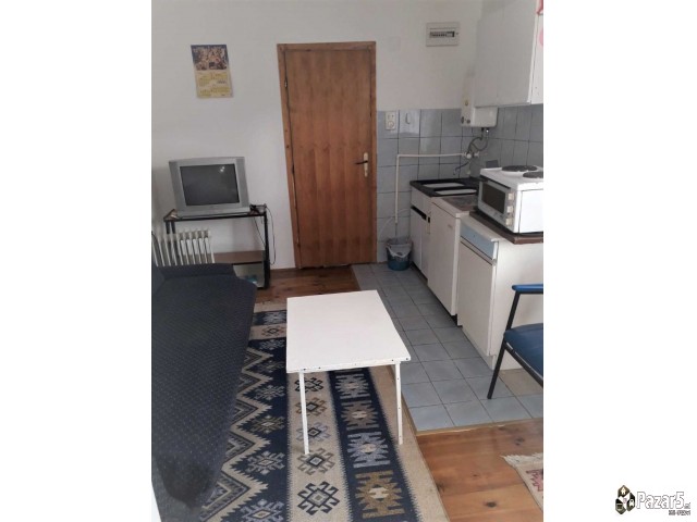 ИЗДАВАМ ГАРСОНИЕРА