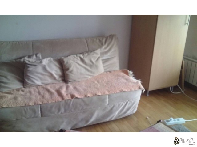 СЕ ИЗДАВА ГАРСОЊЕРА ВО КАРПОШ