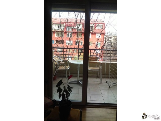 СЕ ИЗДАВА ГАРСОЊЕРА ВО КАРПОШ