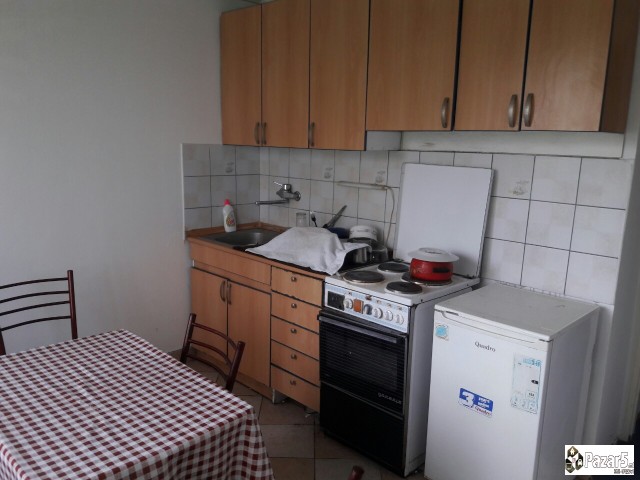 Издавам 4-собен стан во Карпош 4