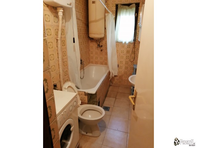 Izdavam Namestena Zidana Baraka