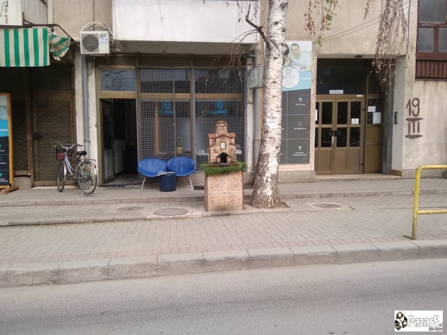 СЕ ПРОДАВА ДУЌАН ПОЗАДИ УНИВЕРЗАЛНА