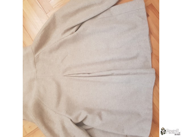 Kratka Palto Od Zara! Prekrasen Material