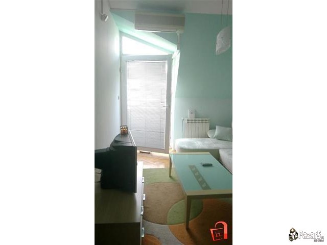 Издавам гарсоњера во центар