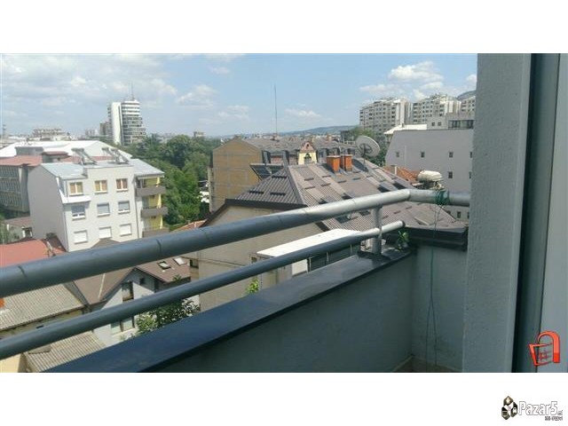 Издавам гарсоњера во центар