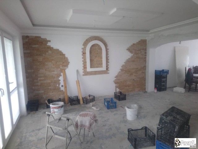 УКРАСНИ ПЛОЧКИ ОД МЕРМЕР И ТРАВЕРТИН