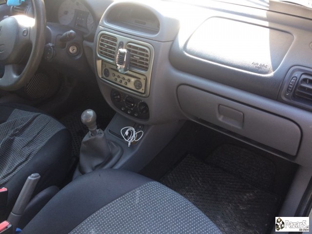 Се продава Renault Clio 2000год. 74kw
